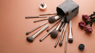 What Makes a Contour Brush Effective for Sculpting and Defining Facial Features