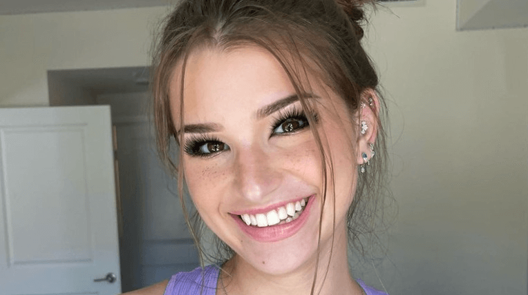 Brooke Monk Age How Old Is the Influencer